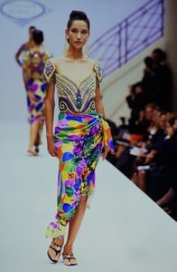 1482847324_versace-hc-ss-1990(6).thumb.jpg.3f1715aae1023915d25d0111a0b570c8.jpg