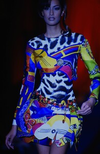 1553053976_versace-hc-ss-1992(2).thumb.jpg.257f370c65245962dd8b1152fca58733.jpg