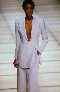 1553754363_giorgio-armani-ss-1994(6).thumb.jpg.7de41e845c452e1441ec193d88782a1e.jpg