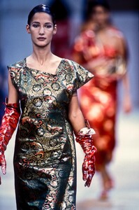 1597624825_CommedesGarcons1992WomenRTW27.thumb.jpg.6fb1bcb8df68fba73126e5f32a8917d4.jpg