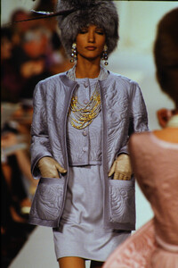 1638938277_valentino-hc-fw-1990(13).thumb.jpg.d75463be59092c8e5eabcb1791b042dd.jpg