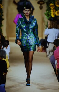 1677110554_ysl-hc-fw-1994(1).thumb.jpg.39ad3467b99272d227dccbfc2c6f1bb3.jpg