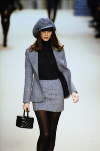 1748447930_chanel-fw-1994(3).thumb.jpg.73e3ffadd7ead06b0f70c9e68d008a67.jpg