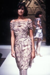 1805466139_Valentino1995HauteCouture34.thumb.jpg.c9aba34edfafa2d2e4acb89c0230a60a.jpg