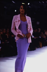 1881905764_chanel-fw-1996(4).thumb.jpg.6952c9f726f8907c6ed16269db16bc8e.jpg