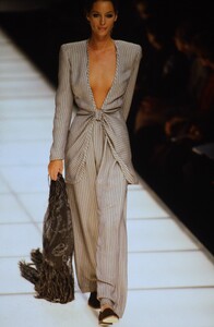 1894182337_giorgio-armani-ss-1994(4).thumb.jpg.13bba468a40341fe4fd1b69dd5491863.jpg