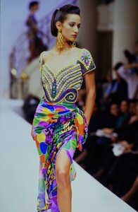 1951386815_versace-hc-ss-1990(5).thumb.jpg.620587c9c59118f67a15ba802771f9bc.jpg