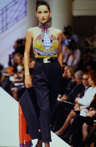 1956162009_versace-hc-ss-1990(2).thumb.jpg.0edd4ba50d2c4f0d48aec2b7ee681eb3.jpg