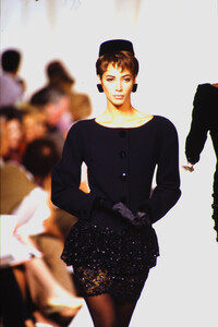 1977455937_valentino-hc-fw-1990(17).thumb.jpg.48e41f07b815a54e77bc4affef526367.jpg