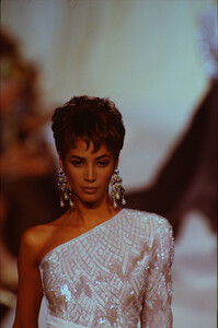 2041780862_valentino-hc-fw-1990(27).thumb.jpg.113c14054676ea6883f182980ee5f624.jpg