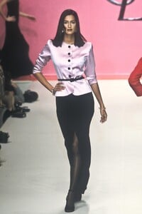 2071107376_YvesSaintLaurent1996WomenRTW178.thumb.jpg.80a09f1b60172a32f287a744788b2a05.jpg