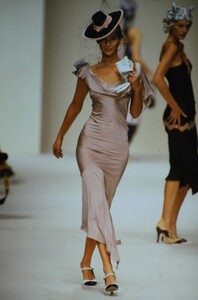 2096578496_john-galliano-ss-1994(4).thumb.jpg.18d4620cfbc2e1804b8132de063d9f05.jpg