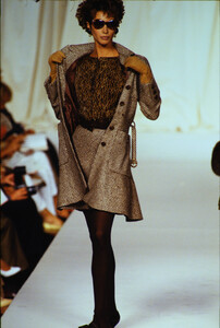 222579315_valentino-hc-fw-1990(14).thumb.jpg.dd79f4d3268d49fed3b81763da2a4b6c.jpg