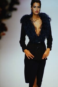 424815324_YvesSaintLaurent1996SS(1).thumb.jpg.d697ab4b12622701df9d429a9c9e6613.jpg