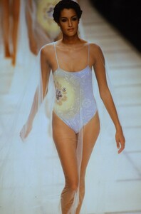 425746939_giorgio-armani-ss-1994(19).thumb.jpg.184ad26952518ec4290901342911c408.jpg