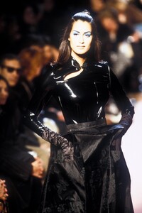 498529175_JeanPaulGaultier1996WomenRTW70.thumb.jpg.aa25ddb02afd0e168eedf9f6d62bfed9.jpg