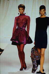 594365095_valentino-hc-fw-1990(19).thumb.jpg.fab223729dc34e131f07344d3bd6c0f0.jpg