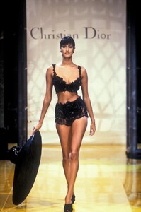 597490821_ChristianDior1995HauteCouture134.thumb.jpg.4ae4548c38954005ddfb9ce433027ff7.jpg