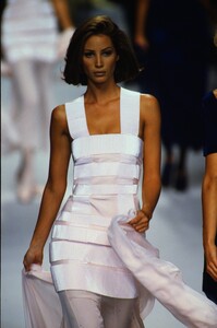 61829853_karl-lagerfeld-ss-1992(3).thumb.jpg.172913dc3bff303e3a034174fe7bdac3.jpg