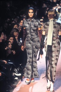 684540035_JeanPaulGaultier1996WomenRTW19.thumb.jpg.ad03a27d247c5ee6ca134ba5b30d6226.jpg