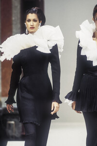 744271726_HanaeMori1993HauteCouture63.thumb.jpg.21f44cbc0e017f9c0ef7fab775b9918f.jpg