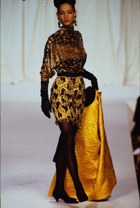 754887530_valentino-hc-fw-1990(4).thumb.jpg.b1da230f62c9c79d4c6cc83ab9e80edb.jpg