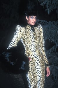 756258308_Givenchy1996HauteCouture63.thumb.jpg.992d9262f54b793eb0f0985092dda28b.jpg