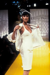 804910286_ChristianDior1995HauteCouture25.thumb.jpg.f02c680f393ee71c40b183c9f067299f.jpg