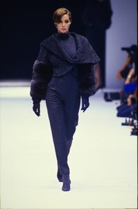 852501344_gianfranco-ferre-fw-1990(3).thumb.jpg.fbce021941322ae09ace940b6a95feb5.jpg