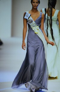 898934094_john-galliano-ss-1994(3).thumb.jpg.8d8891757d2750cfb22ea3a5590e4a4a.jpg