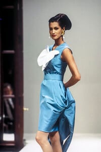 949690418_HanaeMori1993HauteCouture34.thumb.jpg.603b3bf1fe3a07ce0a56748415ab50cf.jpg