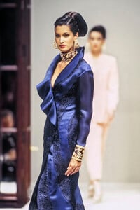 957423136_HanaeMori1993HauteCouture38.thumb.jpg.3696de15e450806a936b857d9692d0a8.jpg