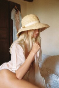 Bloom-Raffia-Hat-1-lifestyle.jpg