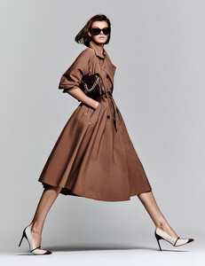 Cara-Taylor-Max-Mara-SS20-02.thumb.jpg.6ddd09f6838ca3800a5fd60b1a995205.jpg