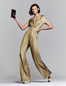 Cara-Taylor-Max-Mara-SS20-03.thumb.jpg.93c5f69957fbed2958a70331c72ae94f.jpg