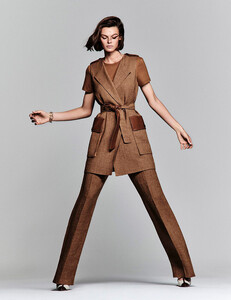 Cara-Taylor-Max-Mara-SS20-04.thumb.jpg.eb10b1e6334fbd5a51ffc2764a742b56.jpg