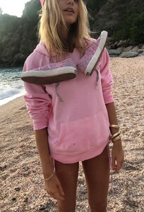 StBarths_Superga_Lookbook-23.thumb.jpg.3144802ff85e6677c7b6ef227e0d4b16.jpg