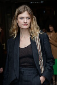 constance-jablonski-arrives-at-stella-mccartney-show-at-paris-fashion-week-03-02-2020-7.jpg