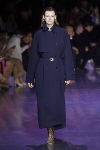 defile-boss-automne-hiver-2020-2021-milan-look-58.thumb.jpg.8d2e1b22296ebd218af4985a9b06aa99.jpg