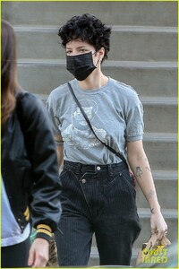 halsey-grocery-shopping-in-la-05.jpg