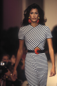 oscar-de-la-renta-ss-1993-3.thumb.jpg.bf7e31f2194fdbfcecc5bad1c008da98.jpg