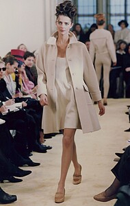 prada-fw-1992-1.thumb.jpg.4e442cf1deb3702da2e30c1324bdfa01.jpg