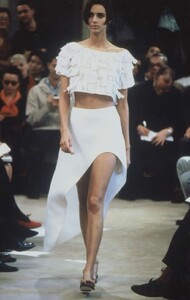 prada-ss-1991-2.thumb.jpg.90a1e7820f2a14296934b029a627d61b.jpg