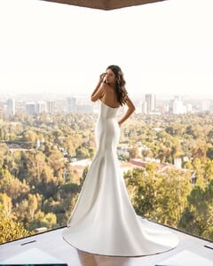 pronovias_90856766_2306440706313823_5331970689393560683_n.jpg