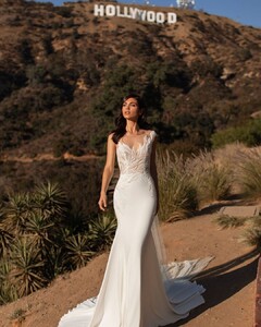 pronovias_91187403_910663202704941_4197084982702708509_n.jpg