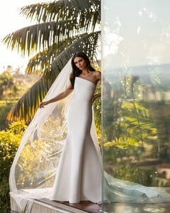 pronovias_91320276_202346961057828_4297914948507346249_n.jpg