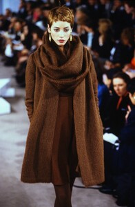 1028638523_christy-donna-karan-fw-1990(9).thumb.jpg.79fb8704091a3fc5e0ad3e3dd76d5de3.jpg