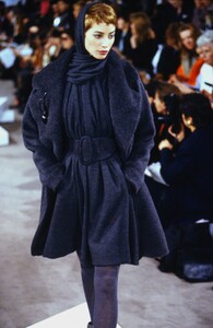 1056763067_christy-donna-karan-fw-1990(13).thumb.jpg.3914f9c59cd5b29f2d978a9bc9d48906.jpg