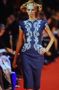 109832550_givenchy-ss-1997(3).thumb.jpg.bf9dbef27f0a1ce7843acc1ae162e64c.jpg