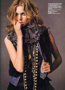 Vogue China (December 2005) - Victorian Rush - 004.jpg